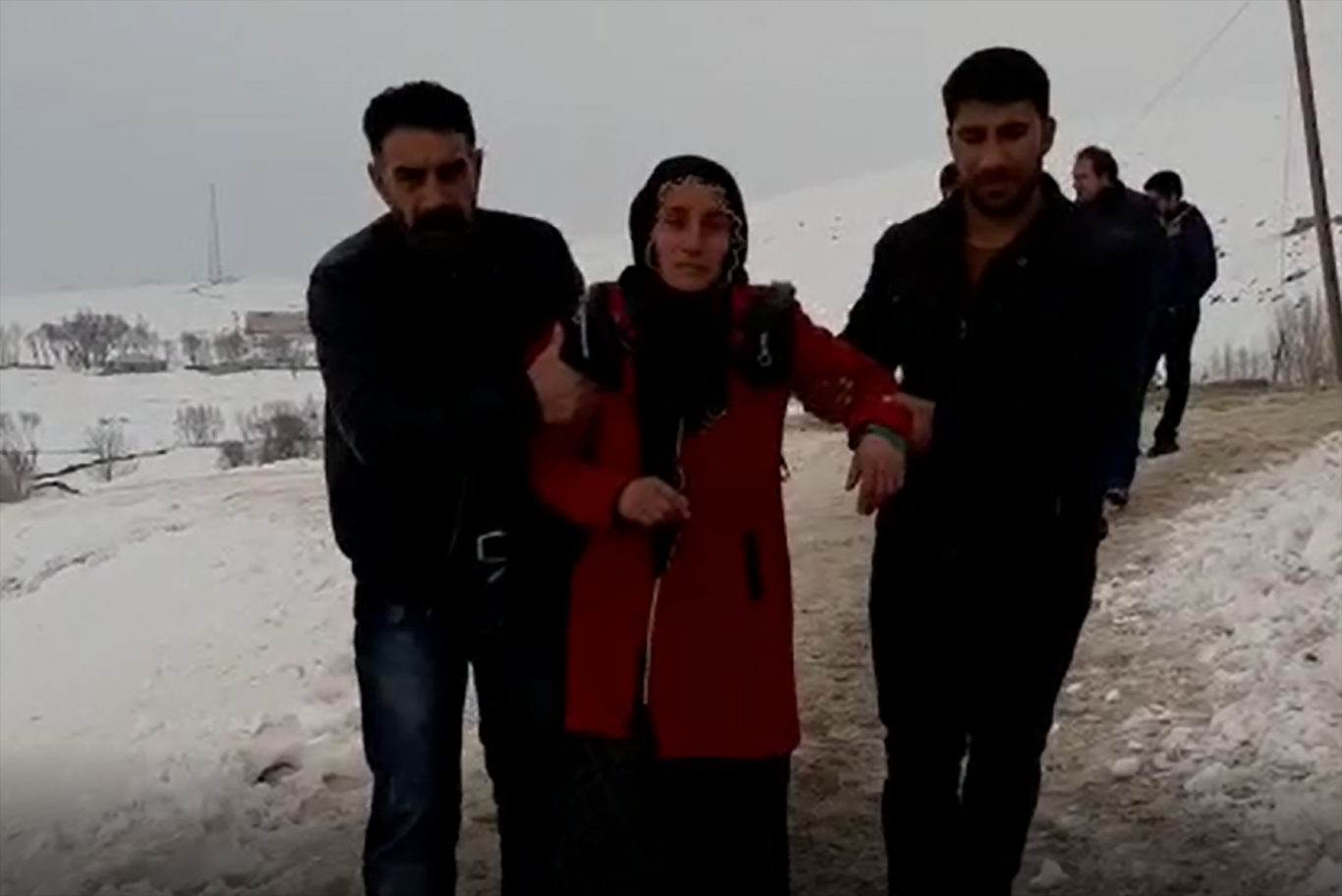 Eşini ve 4 çocuğunu depremde kaybeden annenin feryadı yürek dağladı